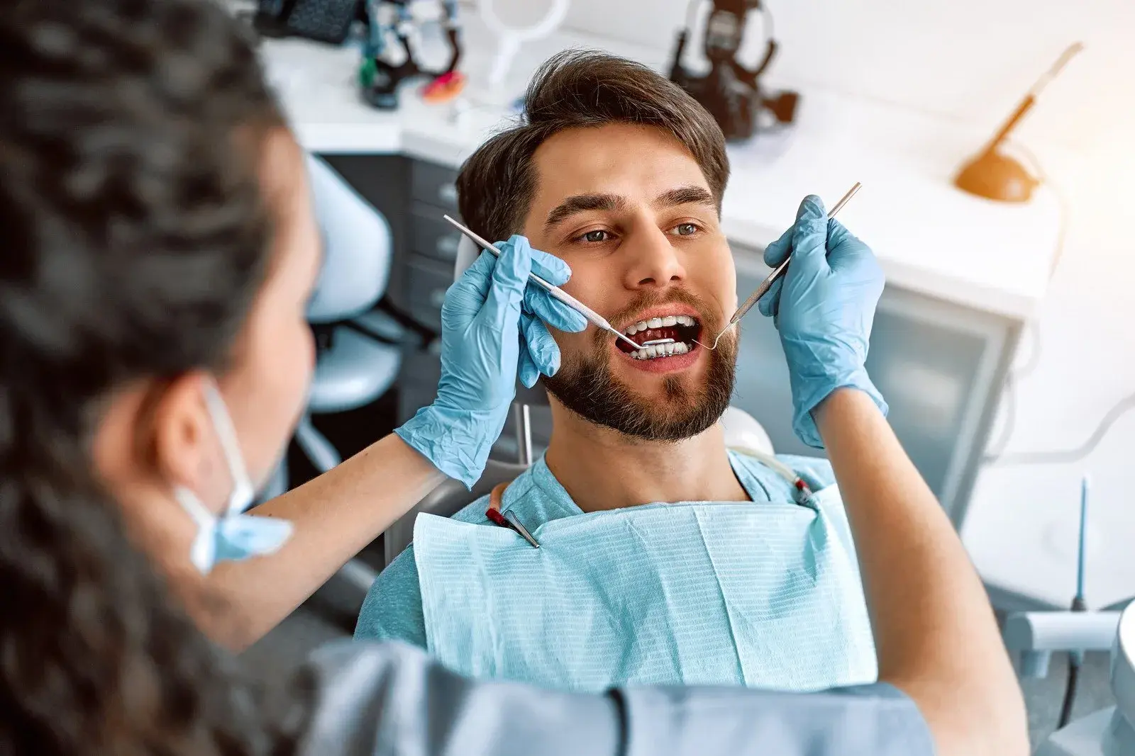 Emergency dentist office in Brighton Beach open Sunday for urgent tooth pain